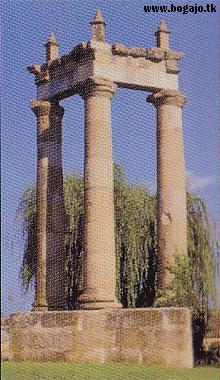 "Las tres columnas", de la poca romana.